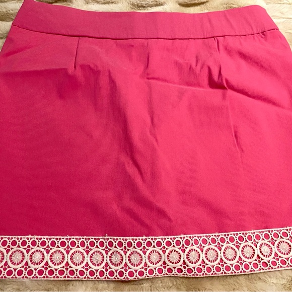 Women’s Size 10 Bright Pink and White Skort with Embroidered Trim - Picture 8 of 8